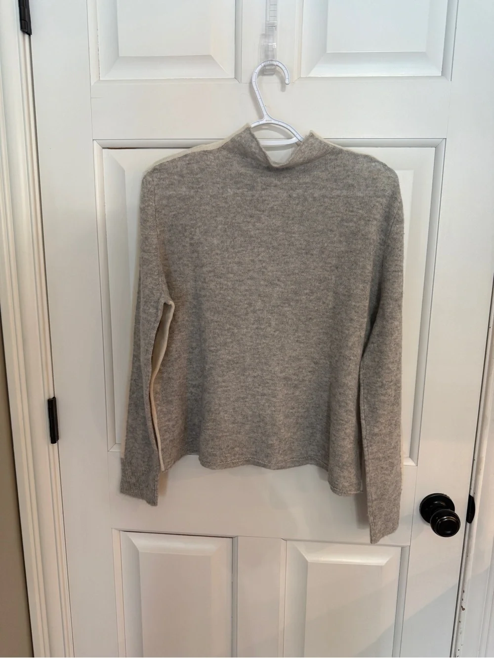 Vineyard Vines 100% Cashmere Gray Mock Neck Colorblock Sweater M 25595